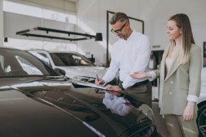 Ar verta imti vartojimo paskolą vietoj automobilio lizingo ar kredito?