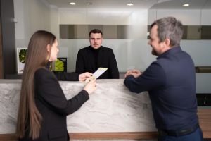 Apie pinigus – be tabu: 7 finansinės pamokos, kurias 18-mečiai dažniausiai supranta per vėlai