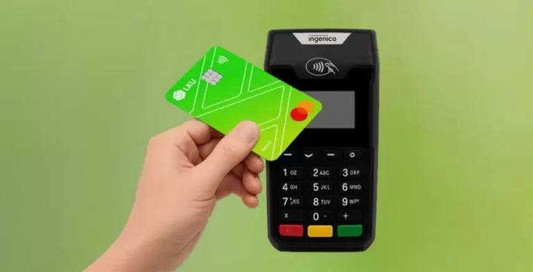 Atostogų sezonas įsibėgėja: prieš kelionę verta patikrinti ne tik pasą, bet ir mokėjimo kortelę